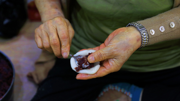 A Korean making traditional rice cakes.